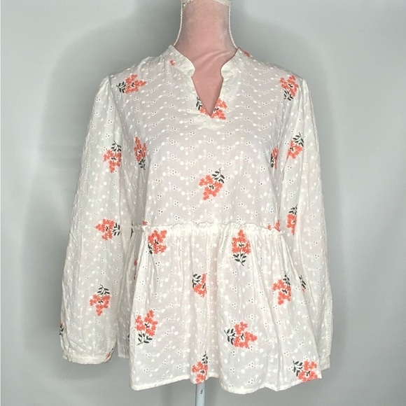 Solitairy gorgeous eyelet embroidered‎ top. - Picture 4 of 11